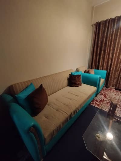 Elegant Sofa Set – Good Condition