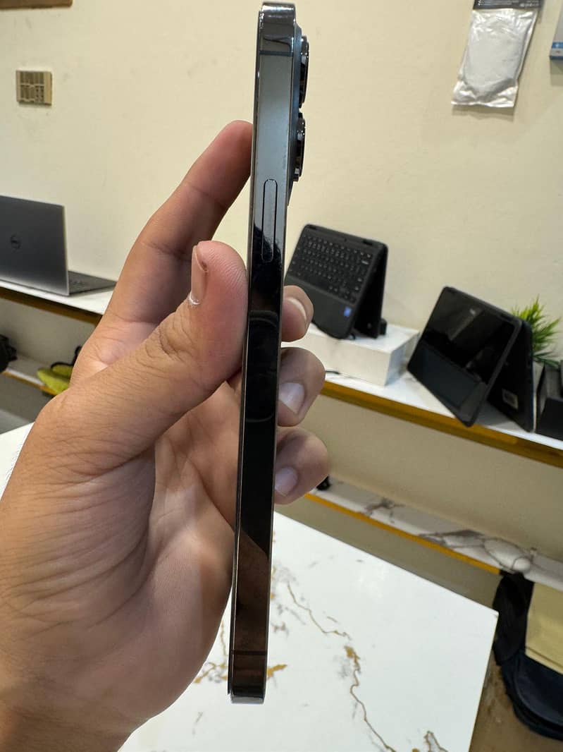 Apple iPhone 15 Pro Max 1