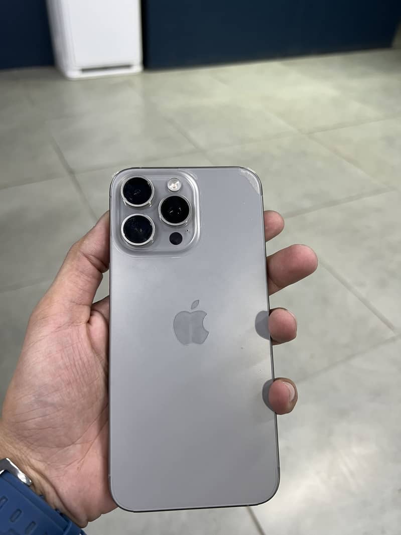 Apple iPhone 15 Pro Max 1