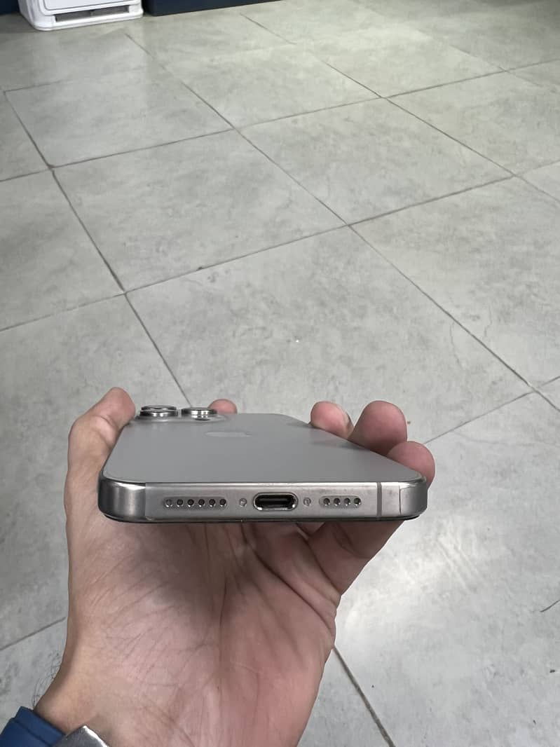 Apple iPhone 15 Pro Max 2