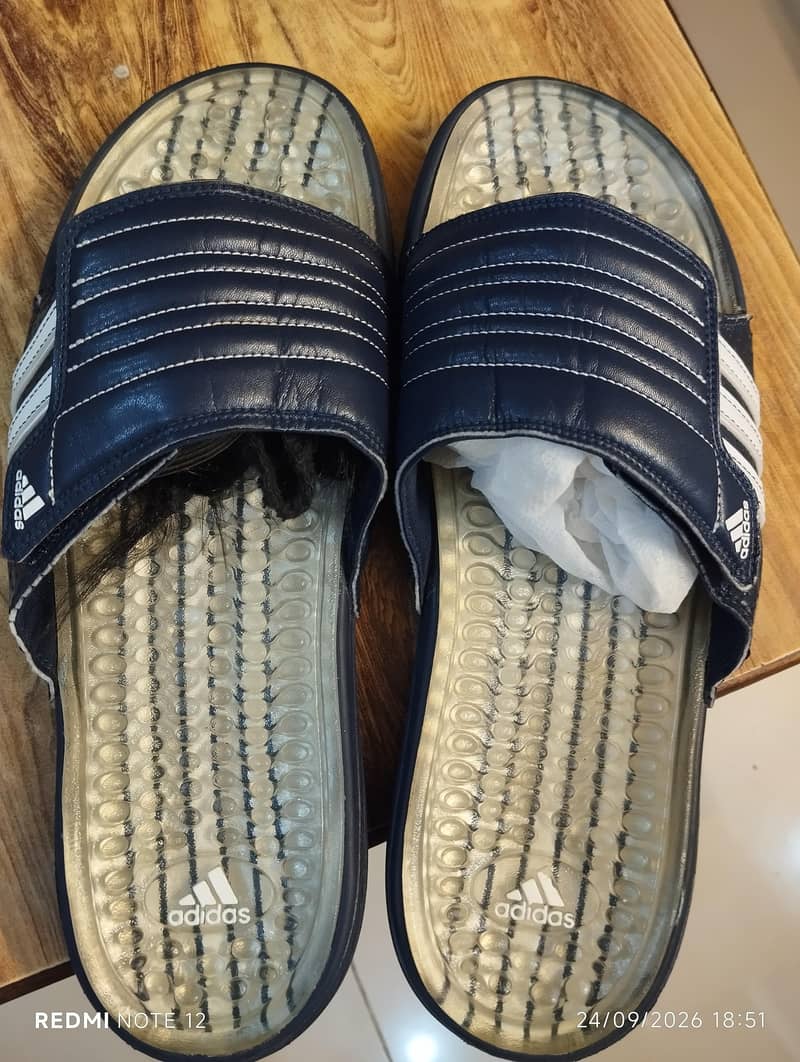 Adidas Slipper. 0