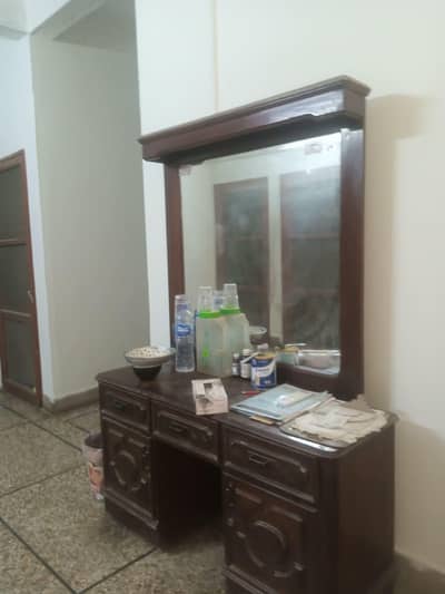 dressing table and console divider