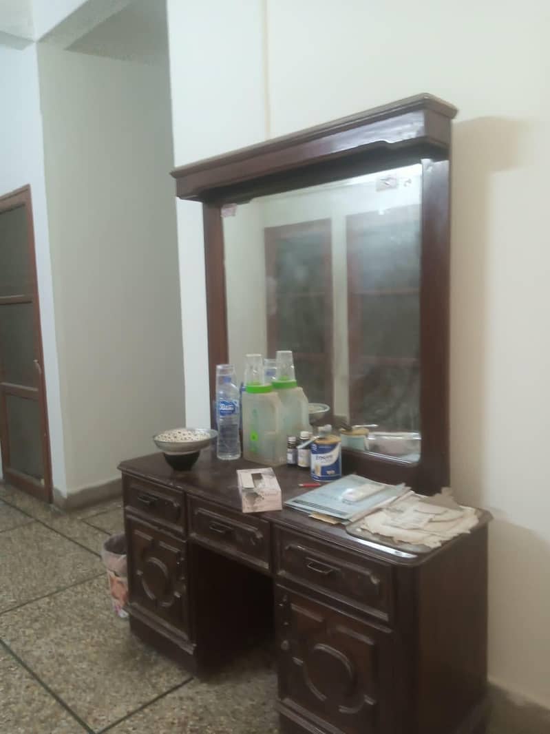 dressing table and console divider 0