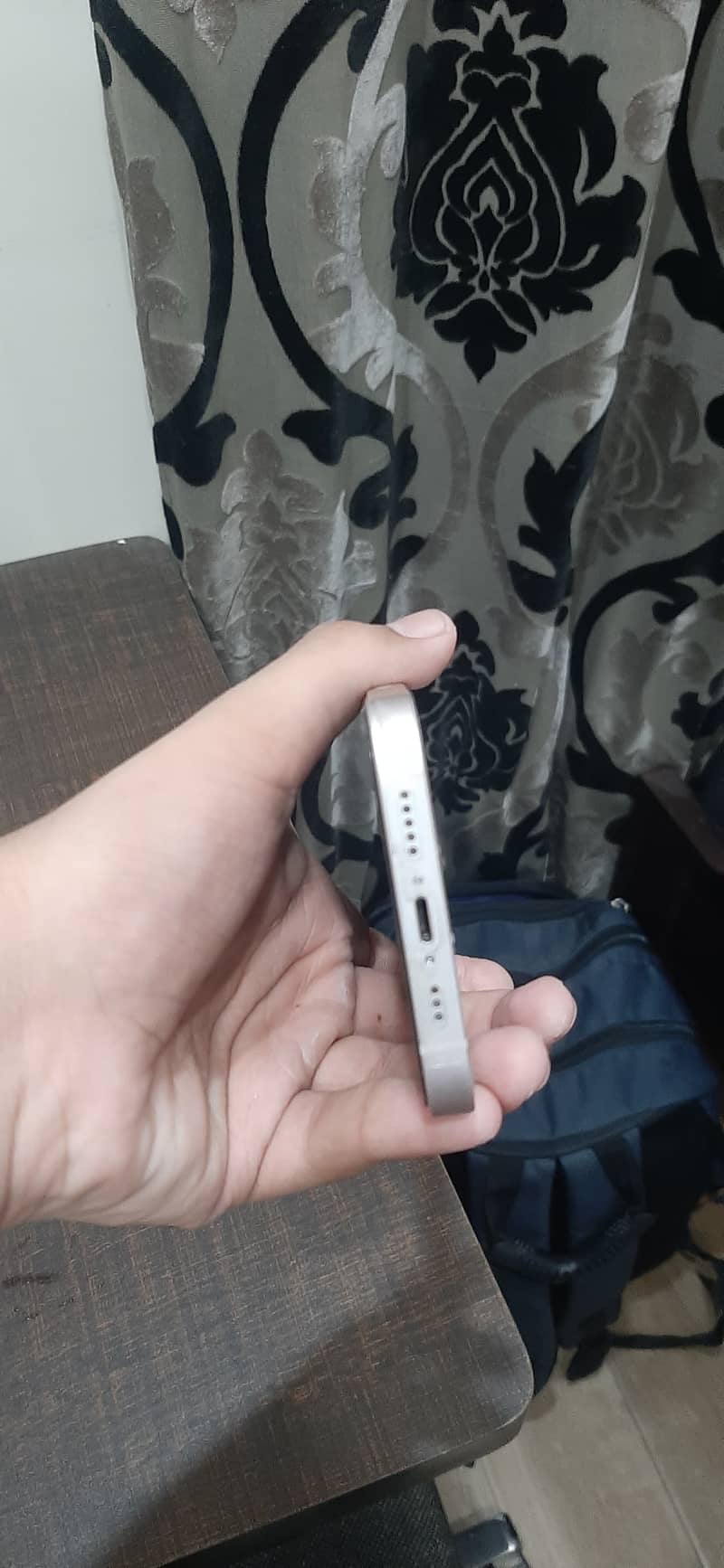 Apple iPhone 13 6