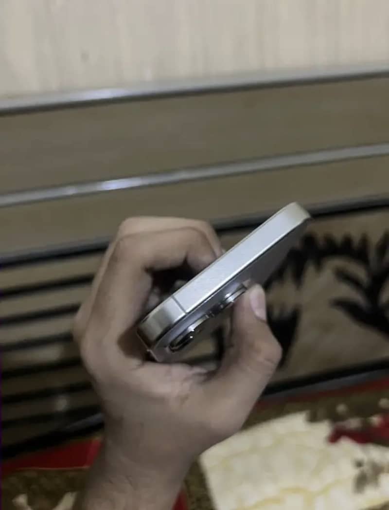 Apple iPhone 15 Pro 1