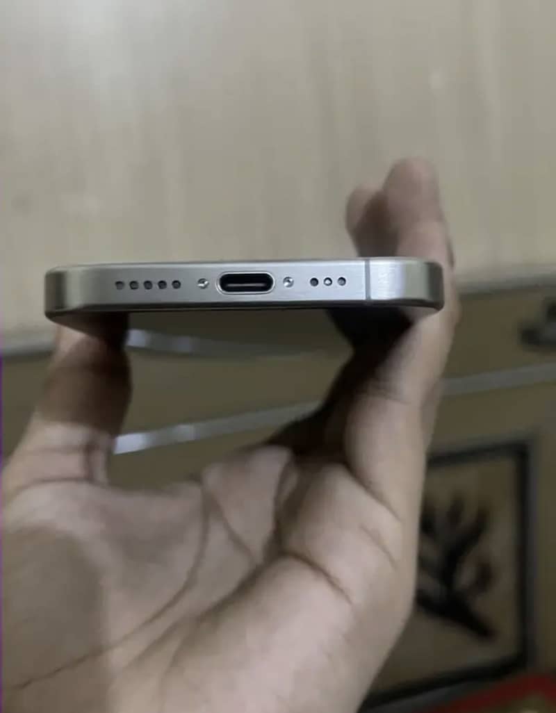 Apple iPhone 15 Pro 2