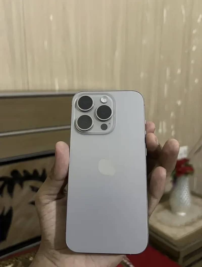 Apple iPhone 15 Pro 3