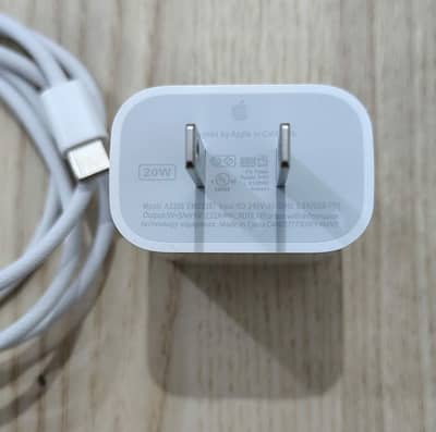 Iphone charger 17 pro max 100% original for sale