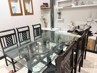 Beautiful Wooden Dining Table Set with 6 Chairs – Excellent Condition