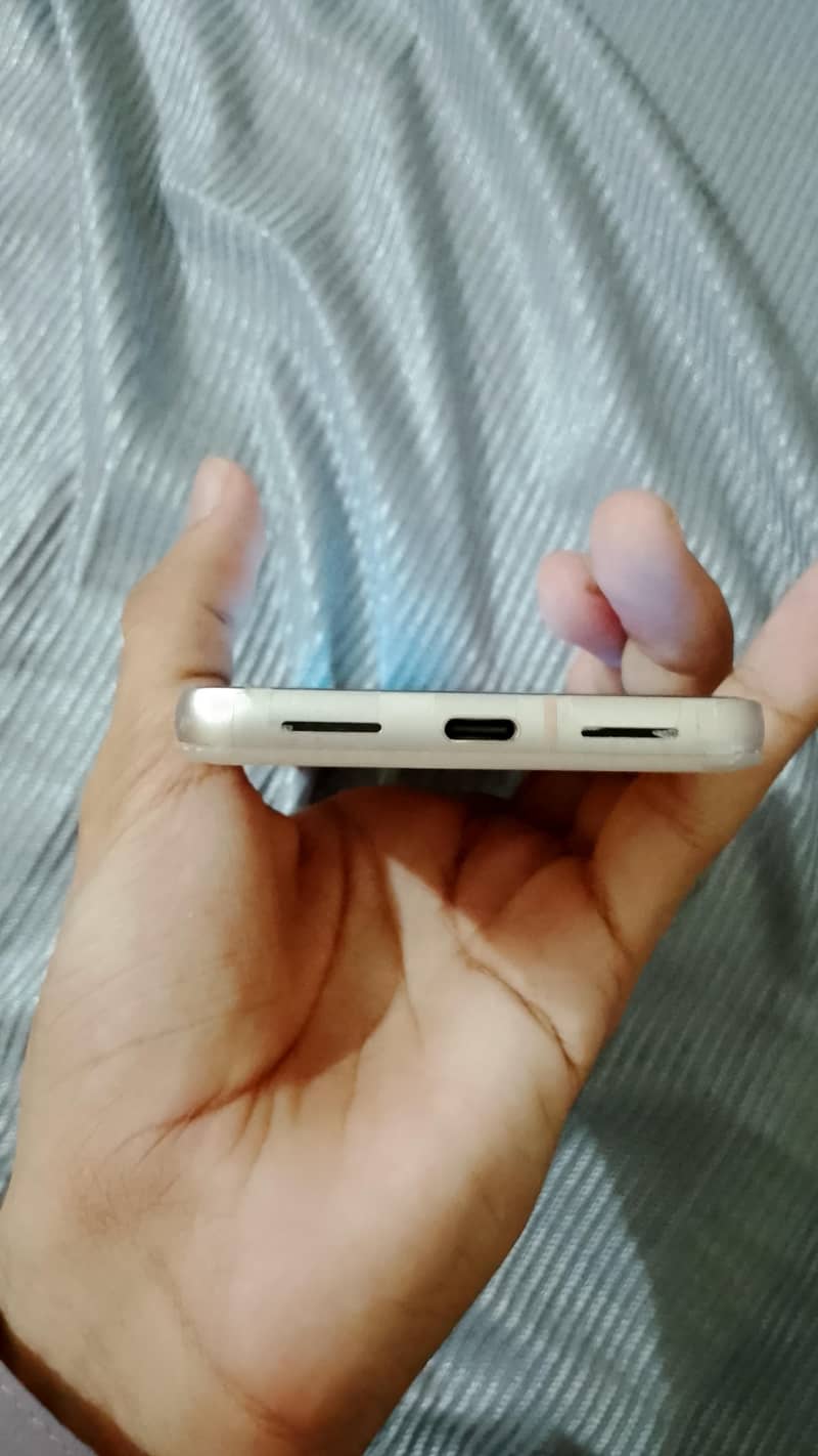 Google Pixel 8 4
