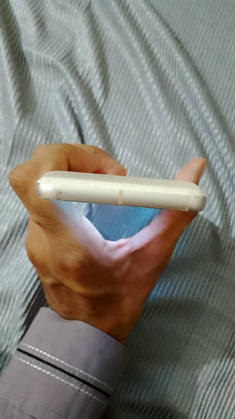 Google Pixel 8 5