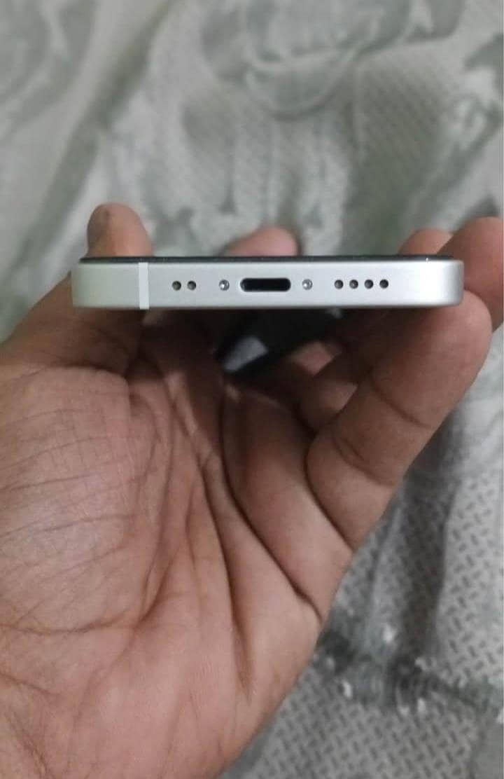 Apple iPhone 12 1