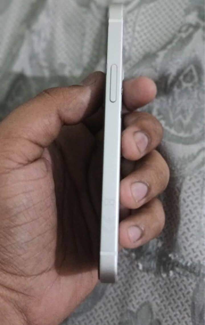Apple iPhone 12 3