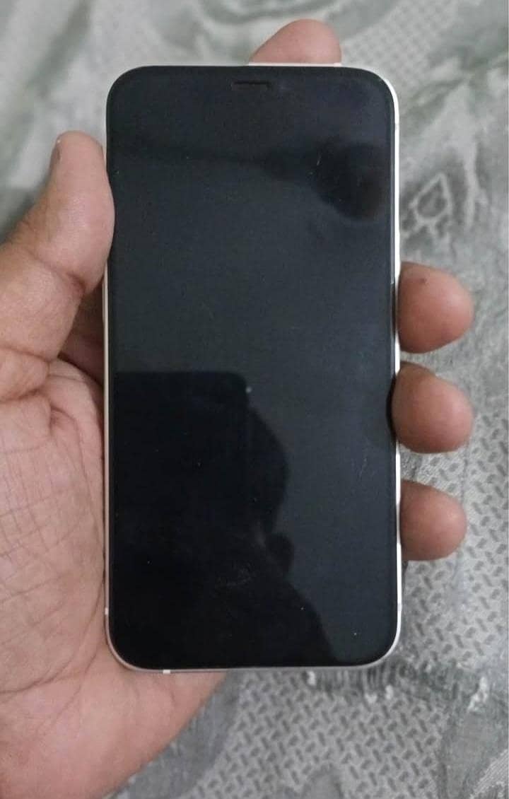 Apple iPhone 12 4