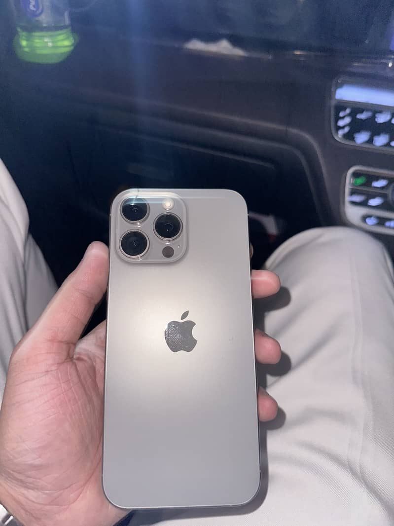 Apple iPhone 16 Pro Max 1