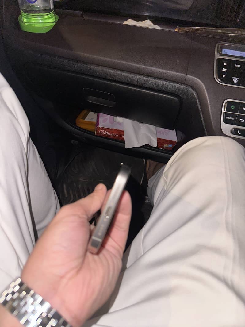 Apple iPhone 16 Pro Max 4