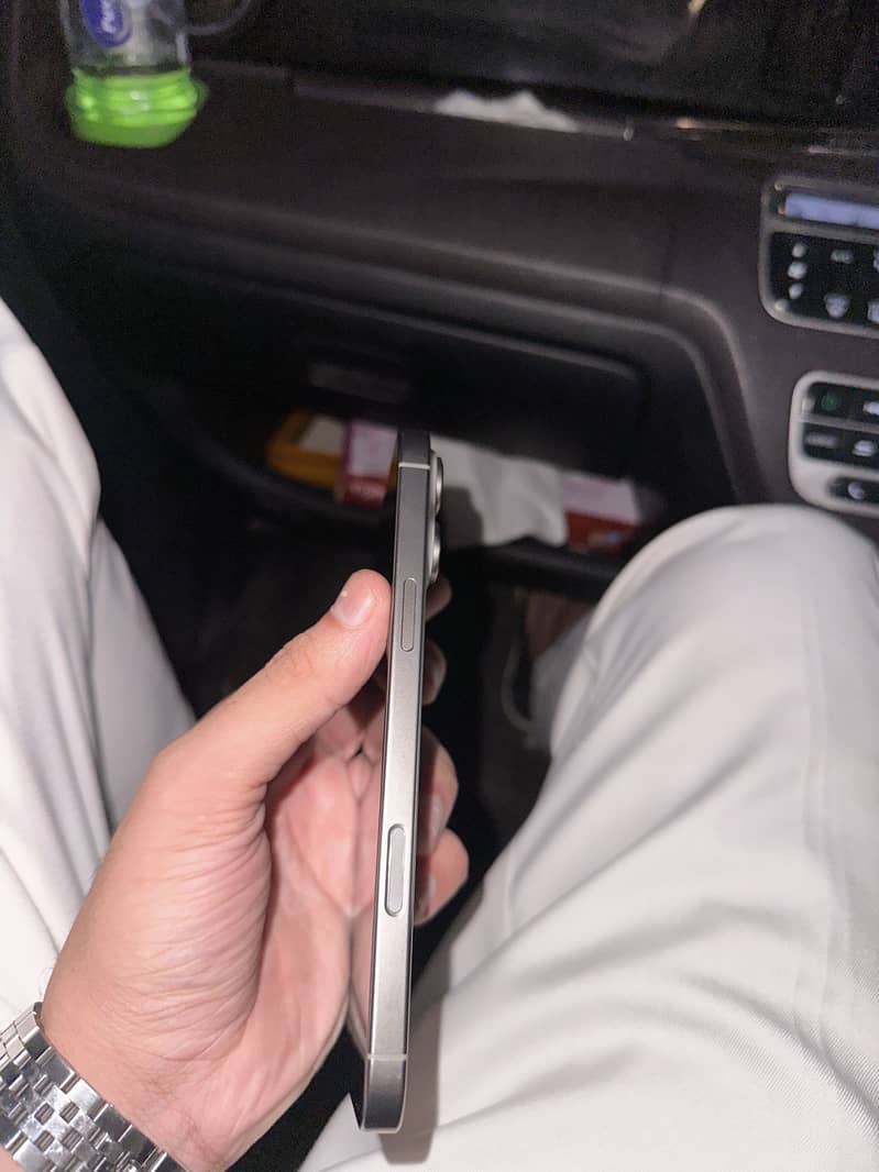 Apple iPhone 16 Pro Max 5