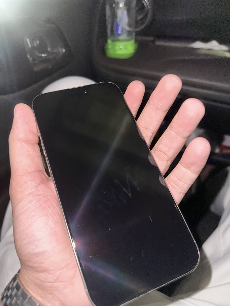 Apple iPhone 16 Pro Max 9