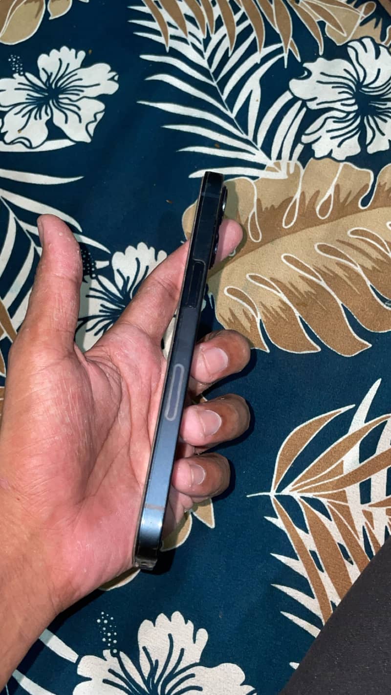 Apple iPhone 13 2