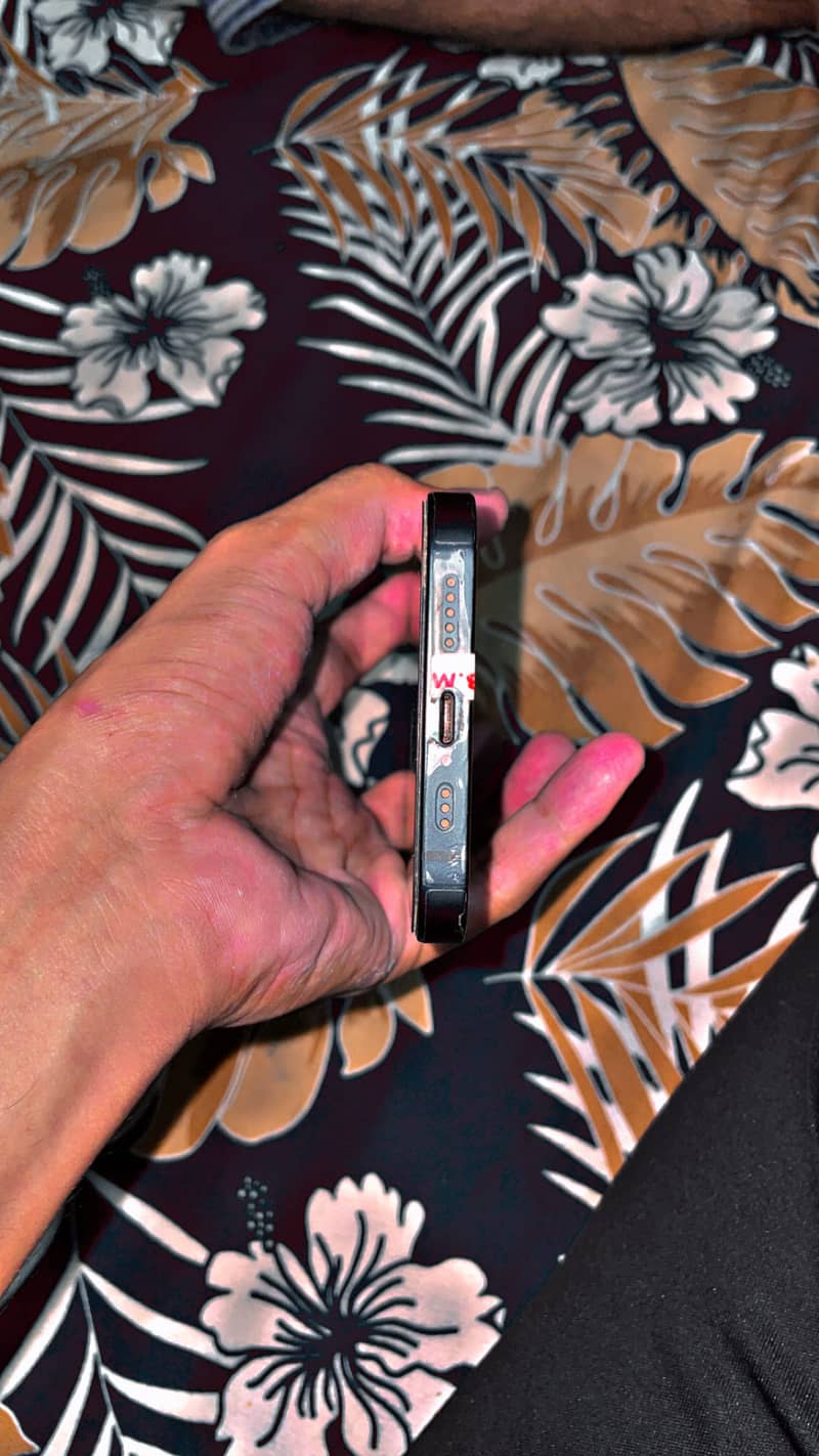 Apple iPhone 13 4
