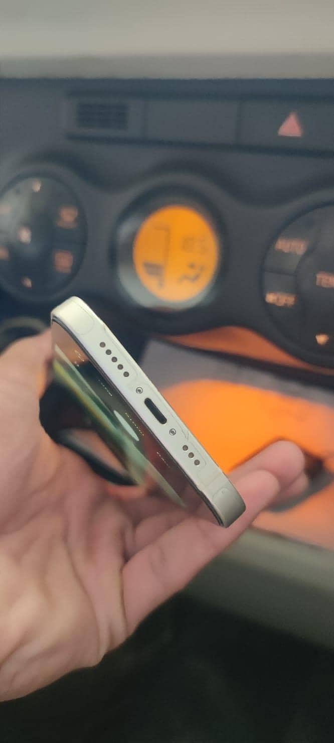 Apple iPhone 12 6
