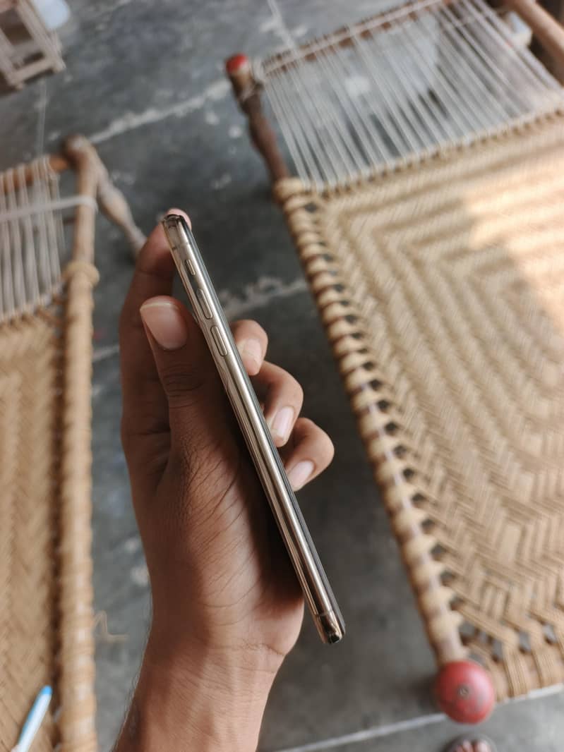 Apple iPhone XS Max 2
