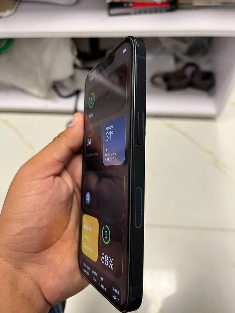 Apple iPhone 13 2