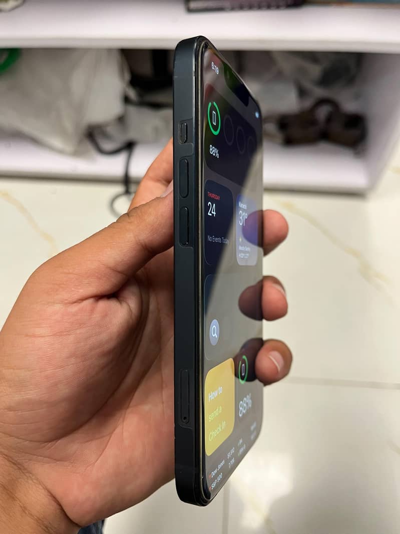 Apple iPhone 13 6