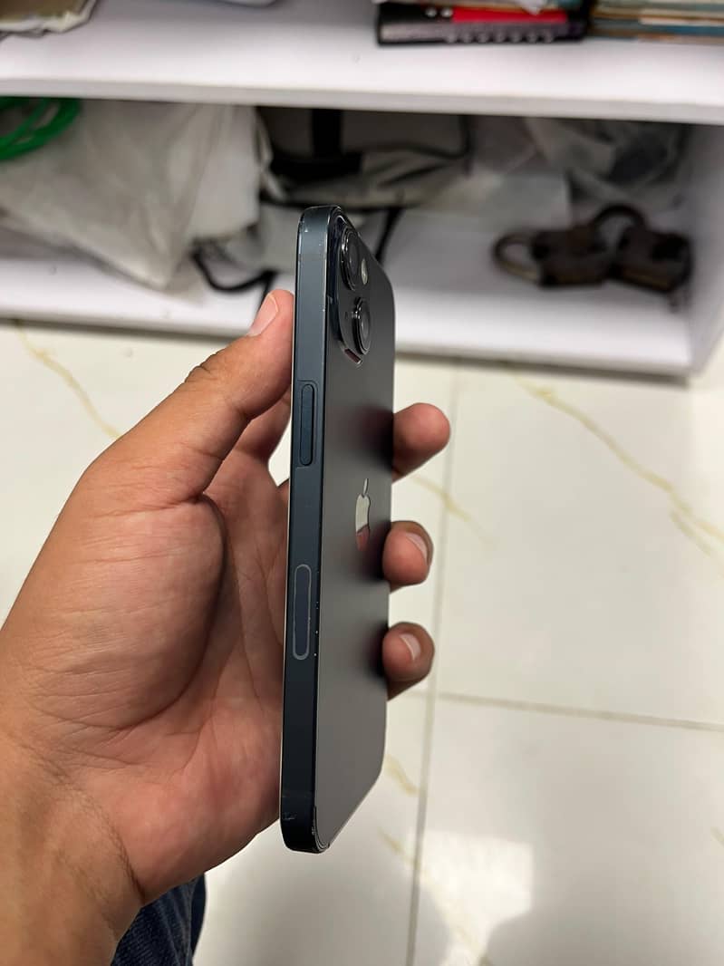 Apple iPhone 13 7