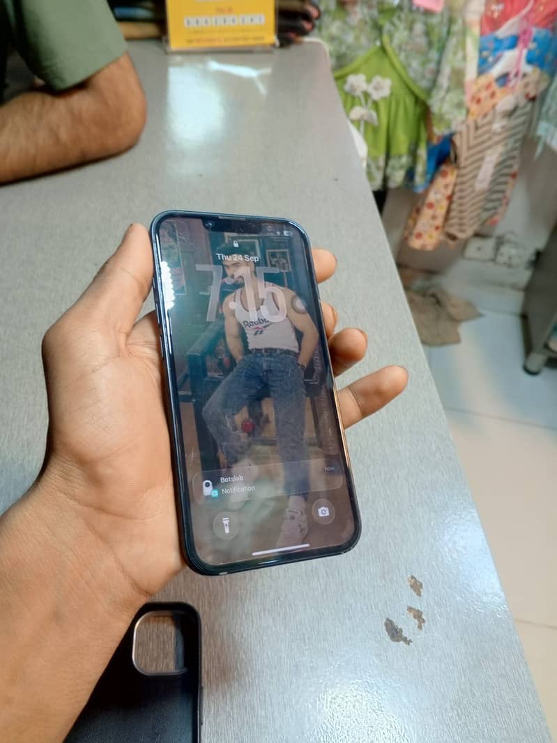 Apple iPhone 13 2