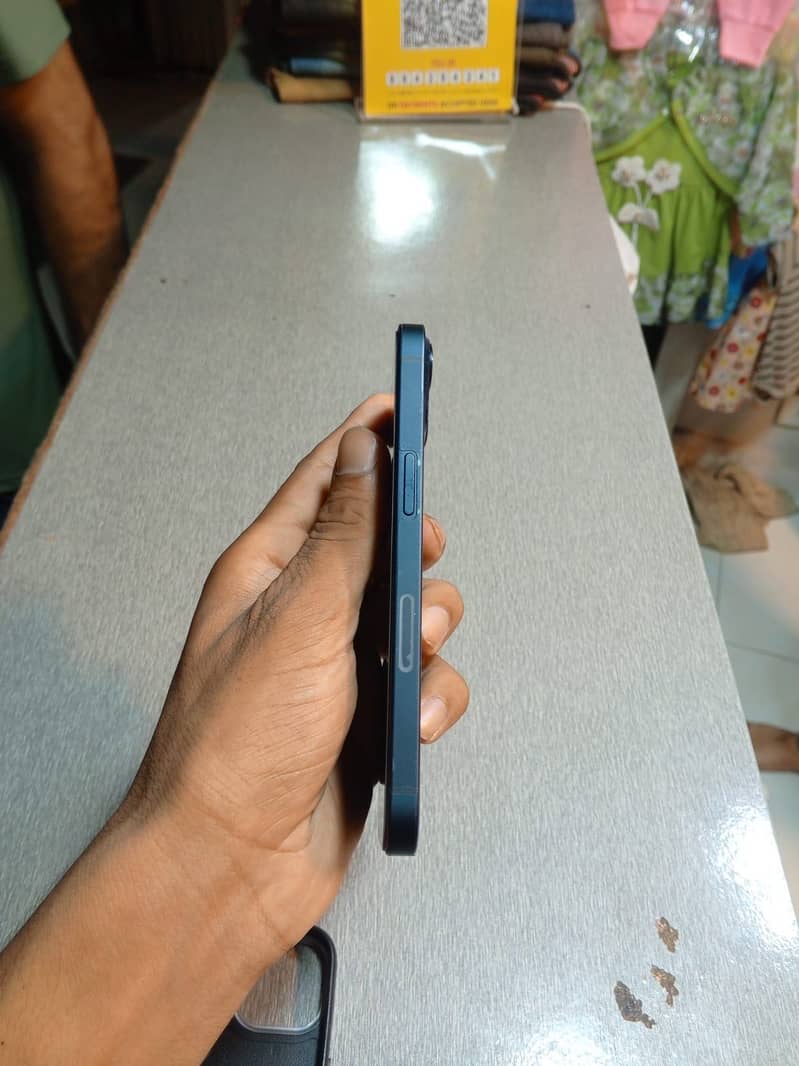Apple iPhone 13 4