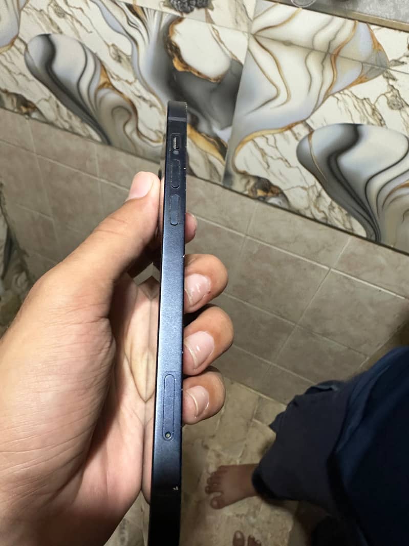 Apple iPhone 12 3