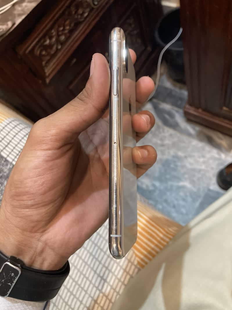 Apple iPhone X 5