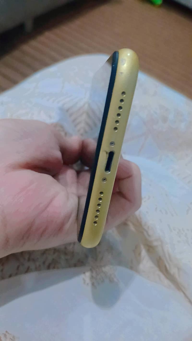 Apple iPhone 11 3