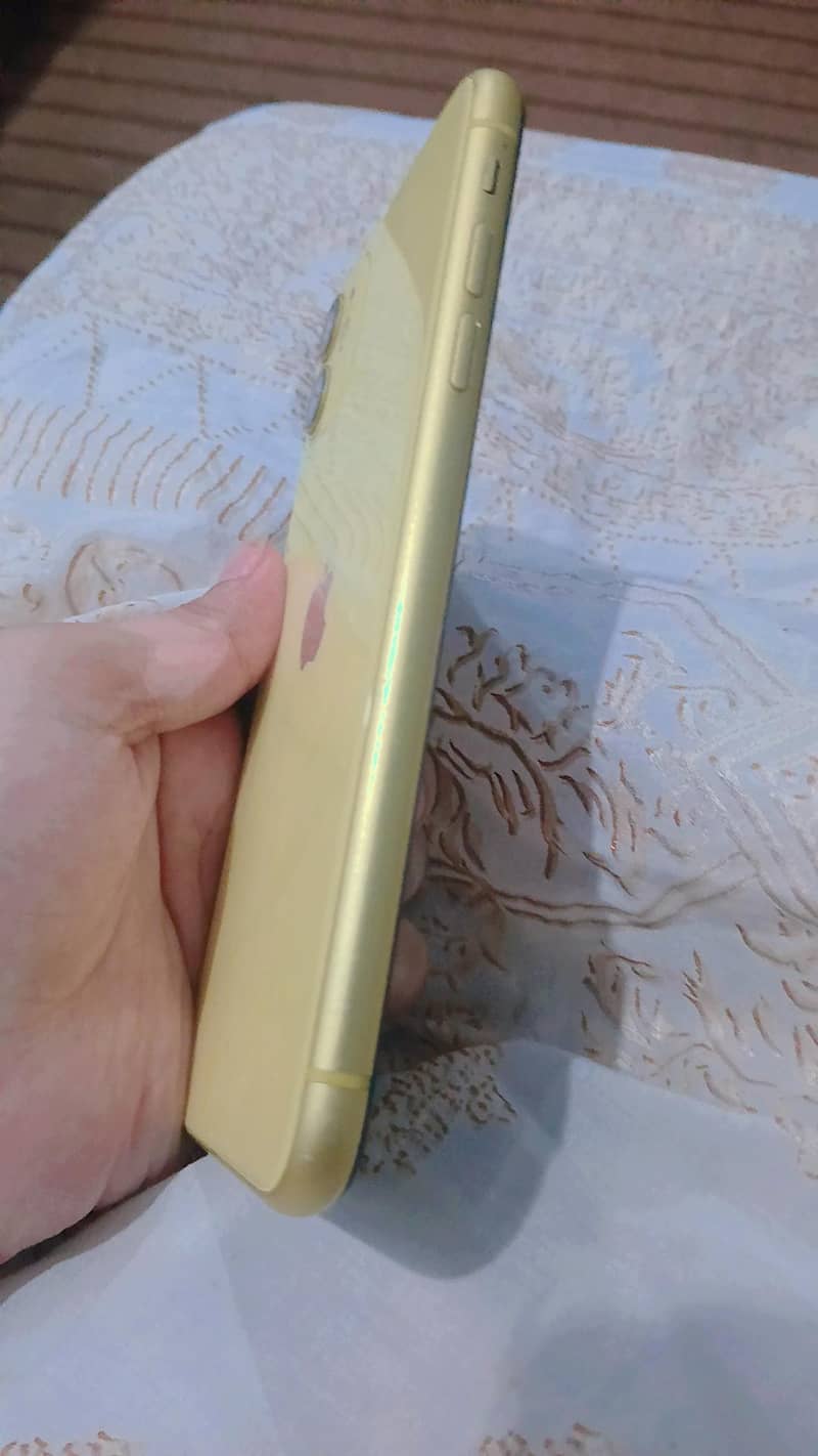 Apple iPhone 11 4