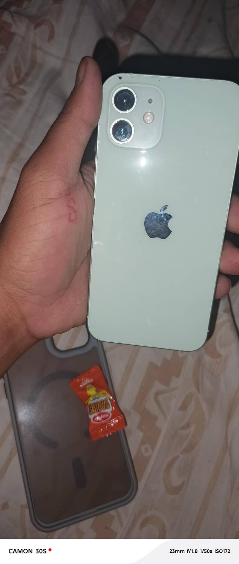 Apple iPhone 12 4