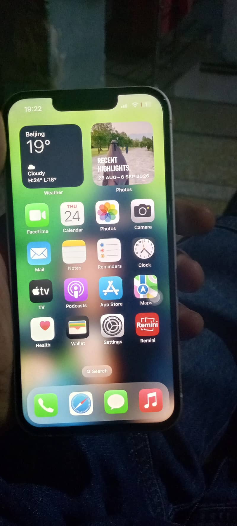 Apple iPhone 13 4