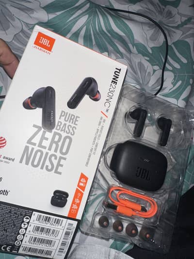 JBL Tune 230NC