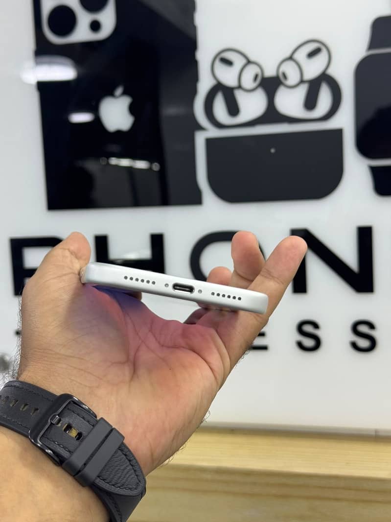 Apple iPhone 17 Pro Max 5