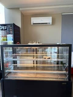 Glass Display Showcase Cabinet – Excellent Condition