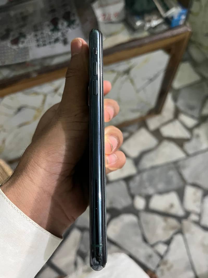Apple iPhone 11 Pro Max 2