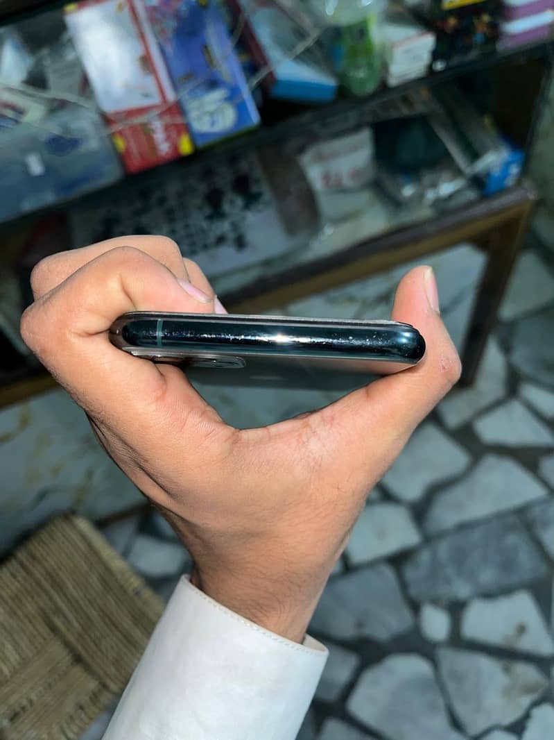 Apple iPhone 11 Pro Max 5