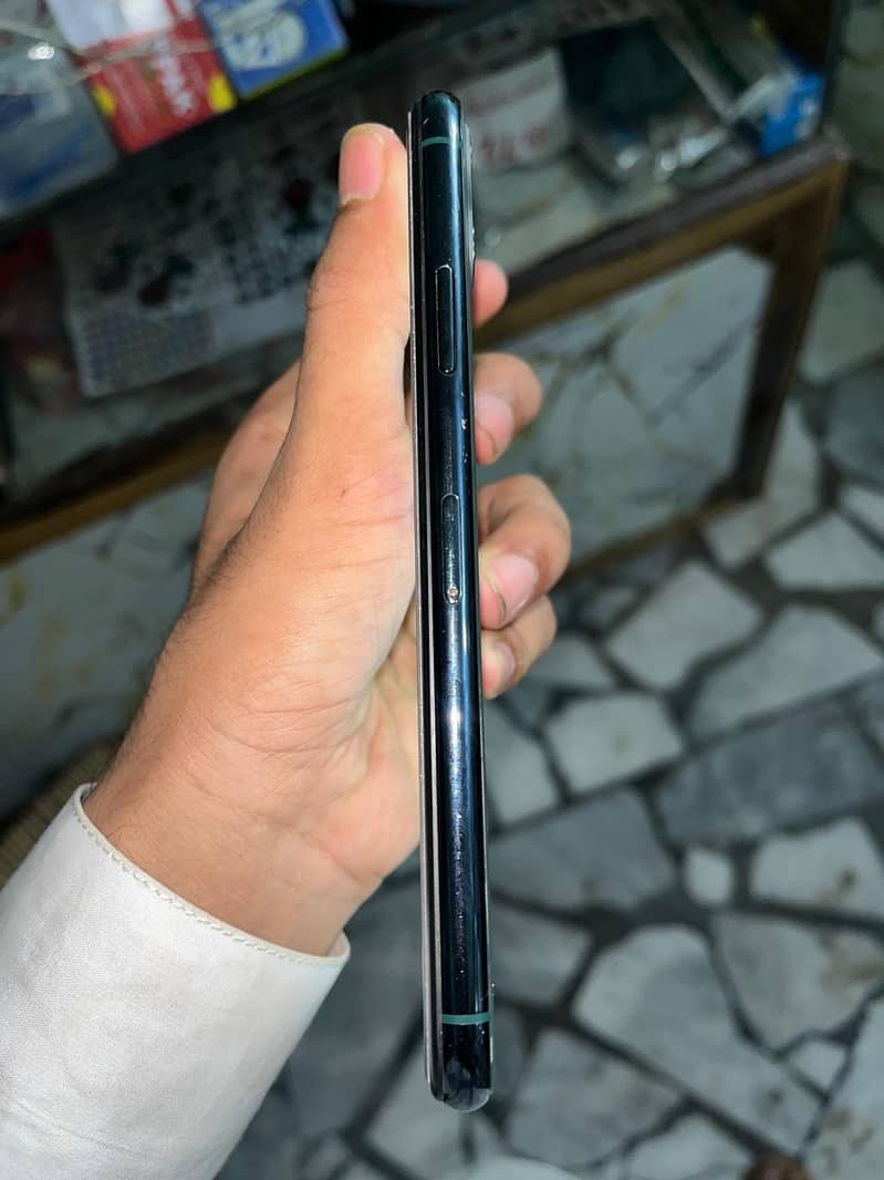 Apple iPhone 11 Pro Max 6