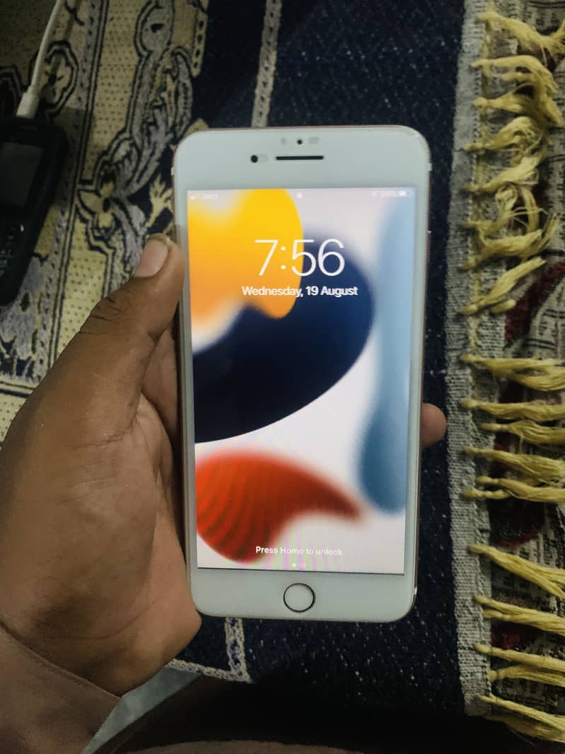 Apple iPhone 7 Plus 0