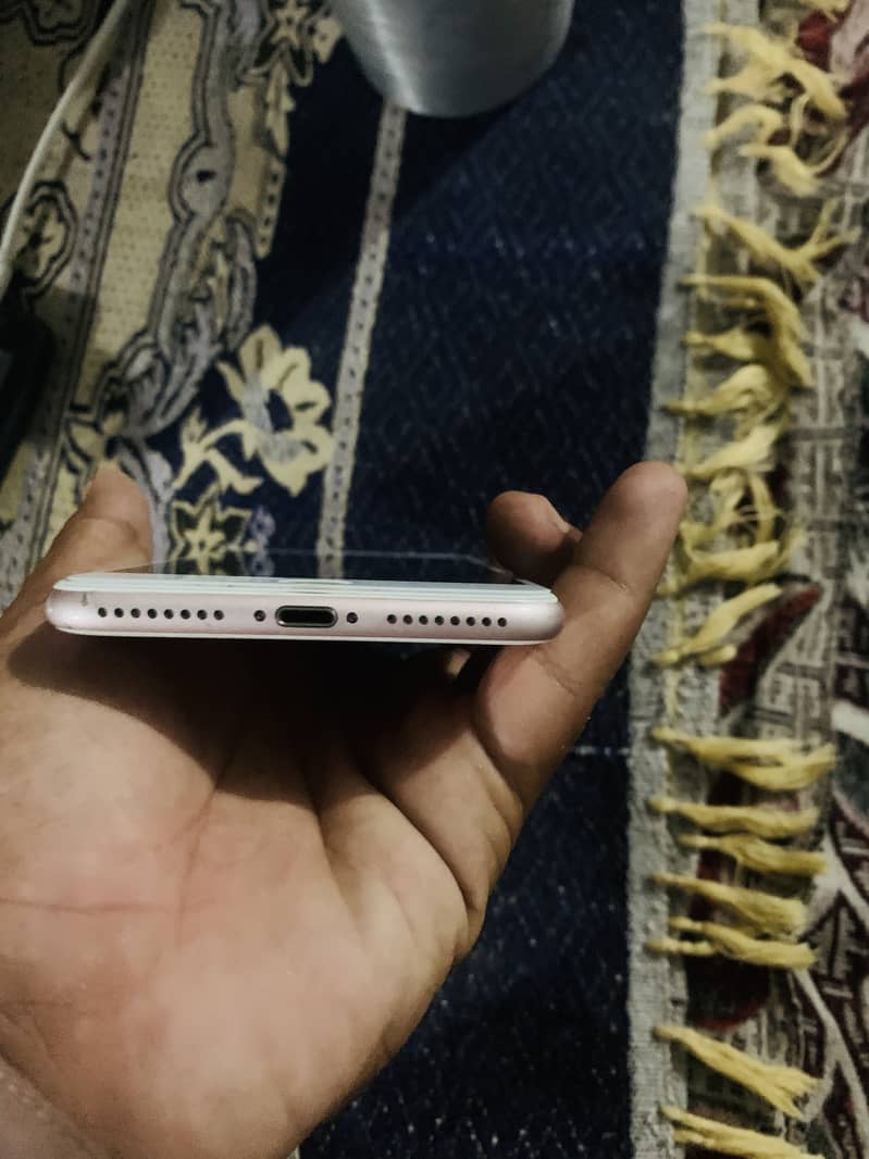 Apple iPhone 7 Plus 5
