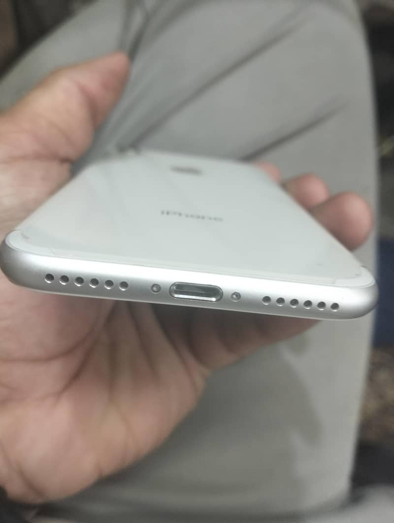 Apple iPhone 8 0