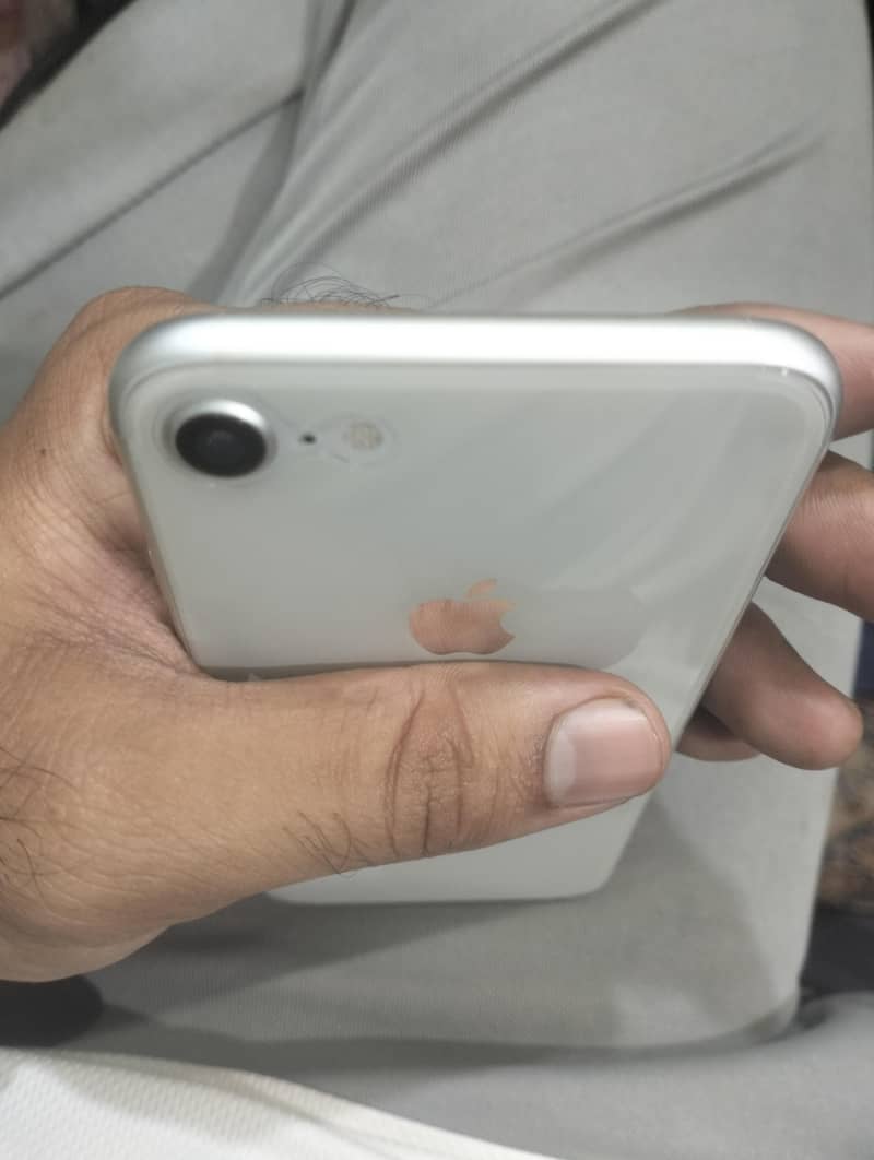 Apple iPhone 8 1