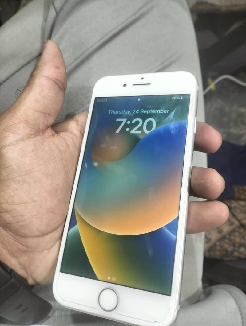 Apple iPhone 8 3