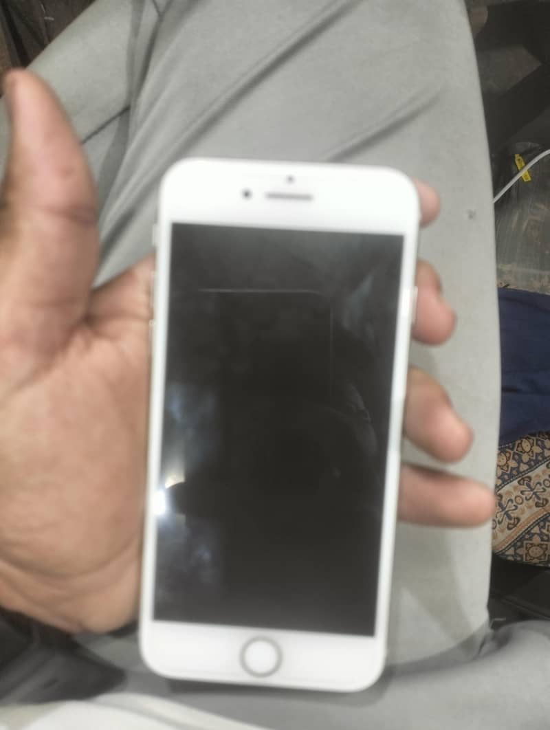 Apple iPhone 8 4