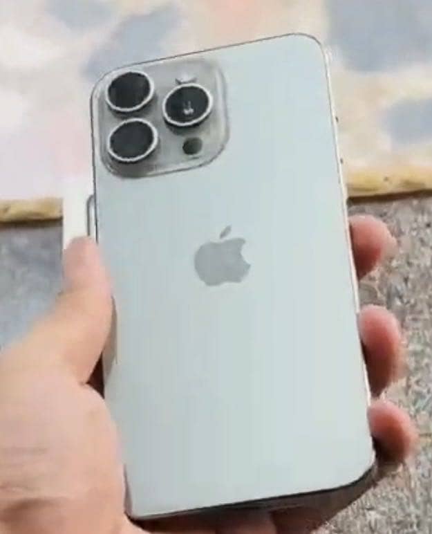 Apple iPhone 15 Pro Max 5